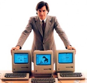 Steve Jobs y Equipos Macintosh en 1984